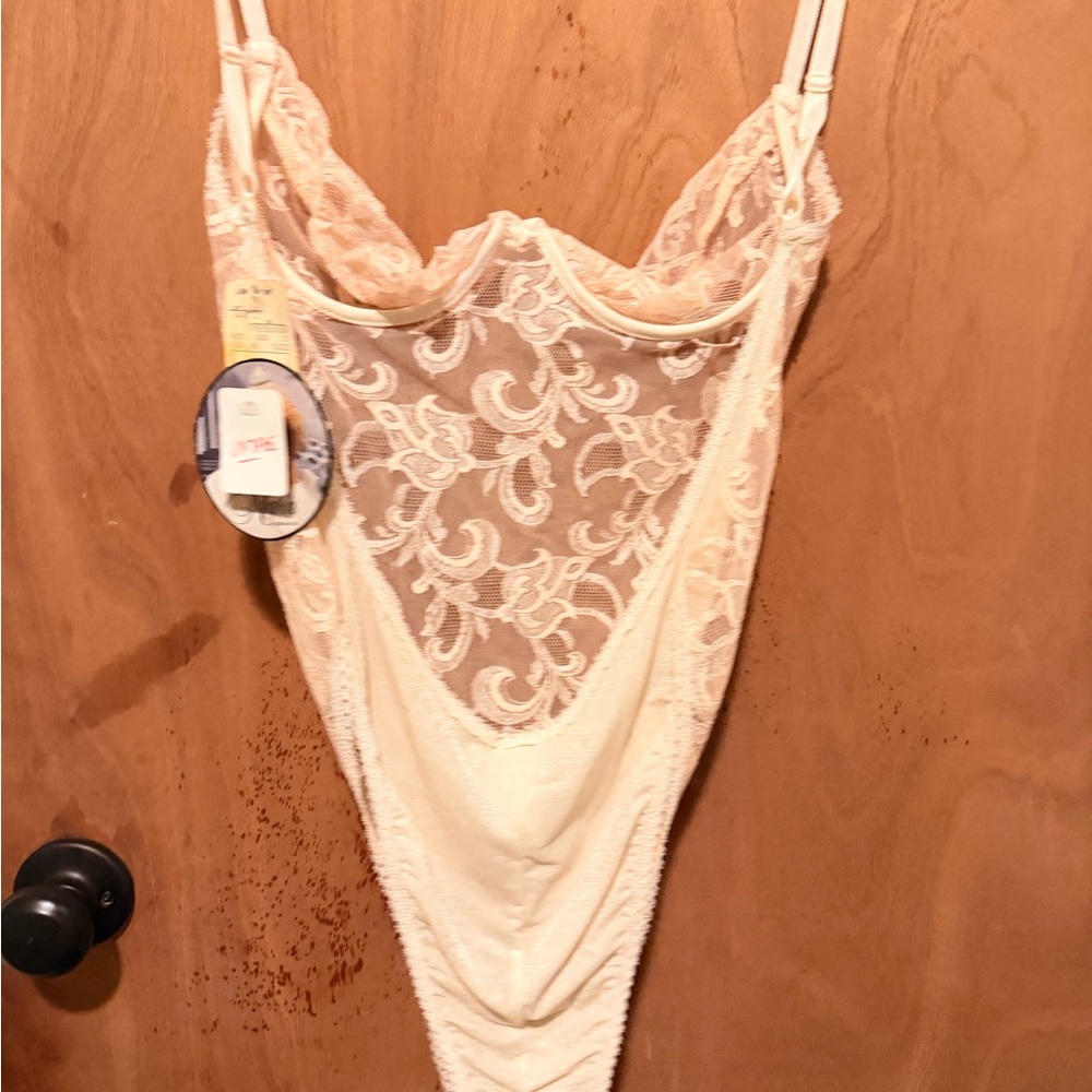 Vintage Mara Lace Bodysuit in Pink - Picture 2 of 3